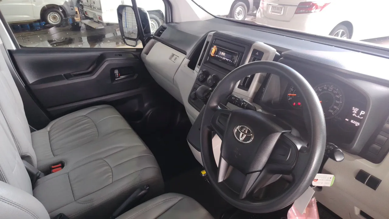 2022 Toyota Commuter – Exterior