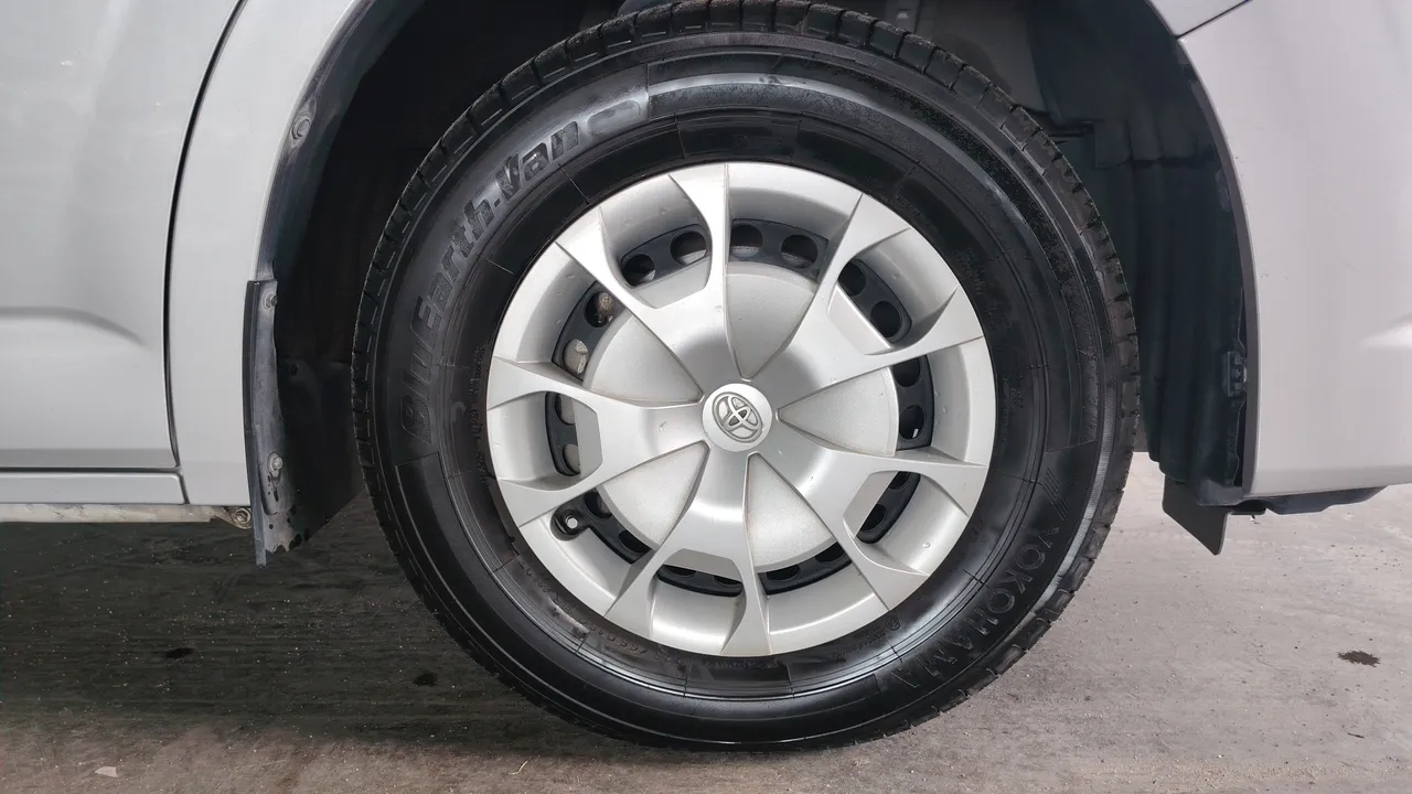 2022 Toyota Commuter – Exterior