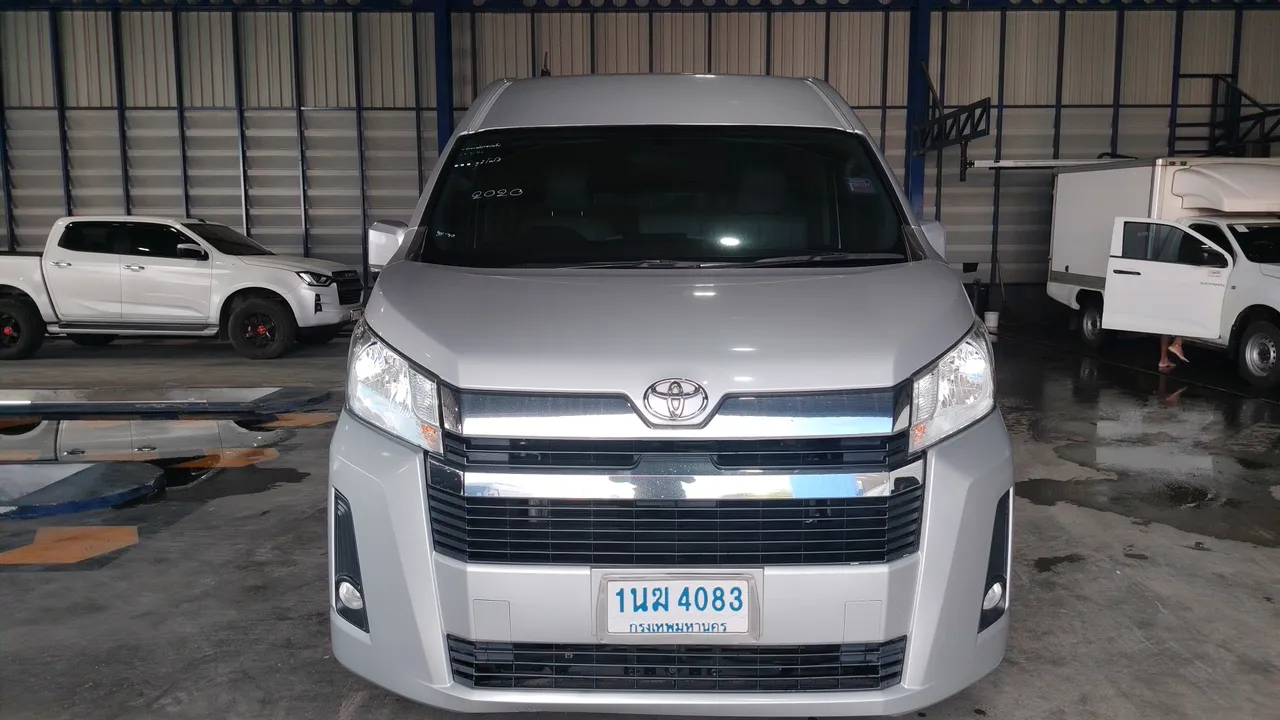 2022 Toyota Commuter – Exterior