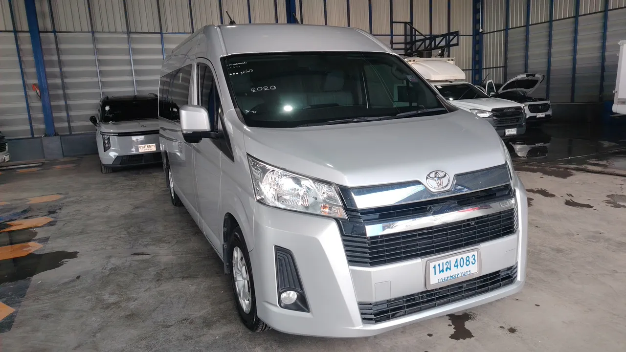 2022 Toyota Commuter – Exterior