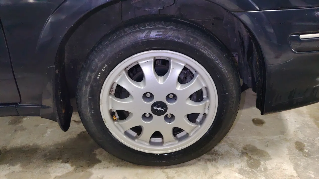2002 Nissan Sunny – Exterior