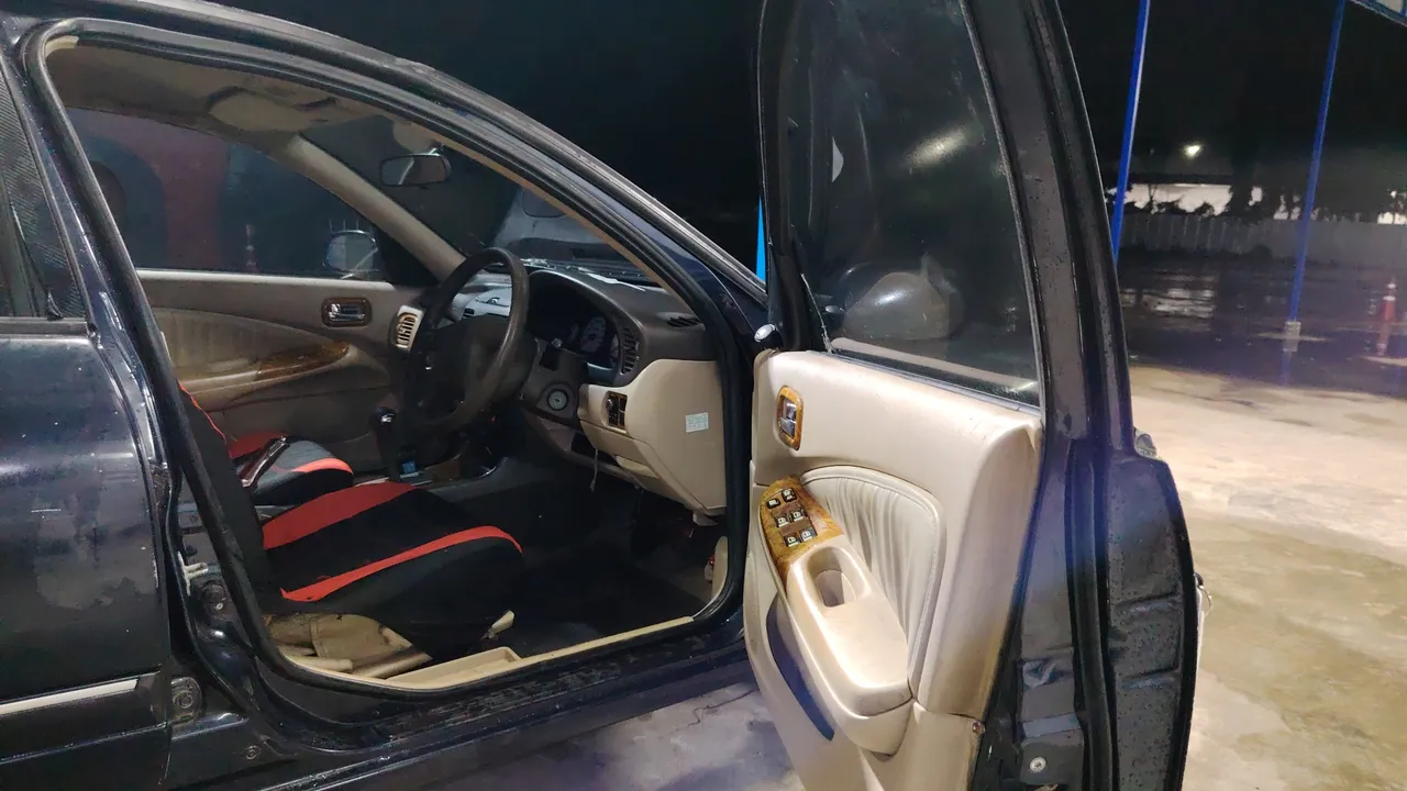 2002 Nissan Sunny – Exterior