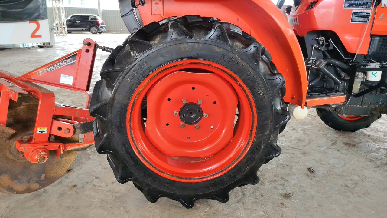 2020 Kubota L3218DT – Wheel