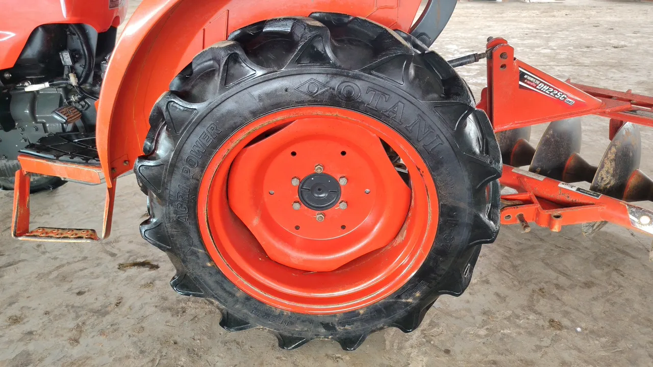 2020 Kubota L3218DT – Wheel