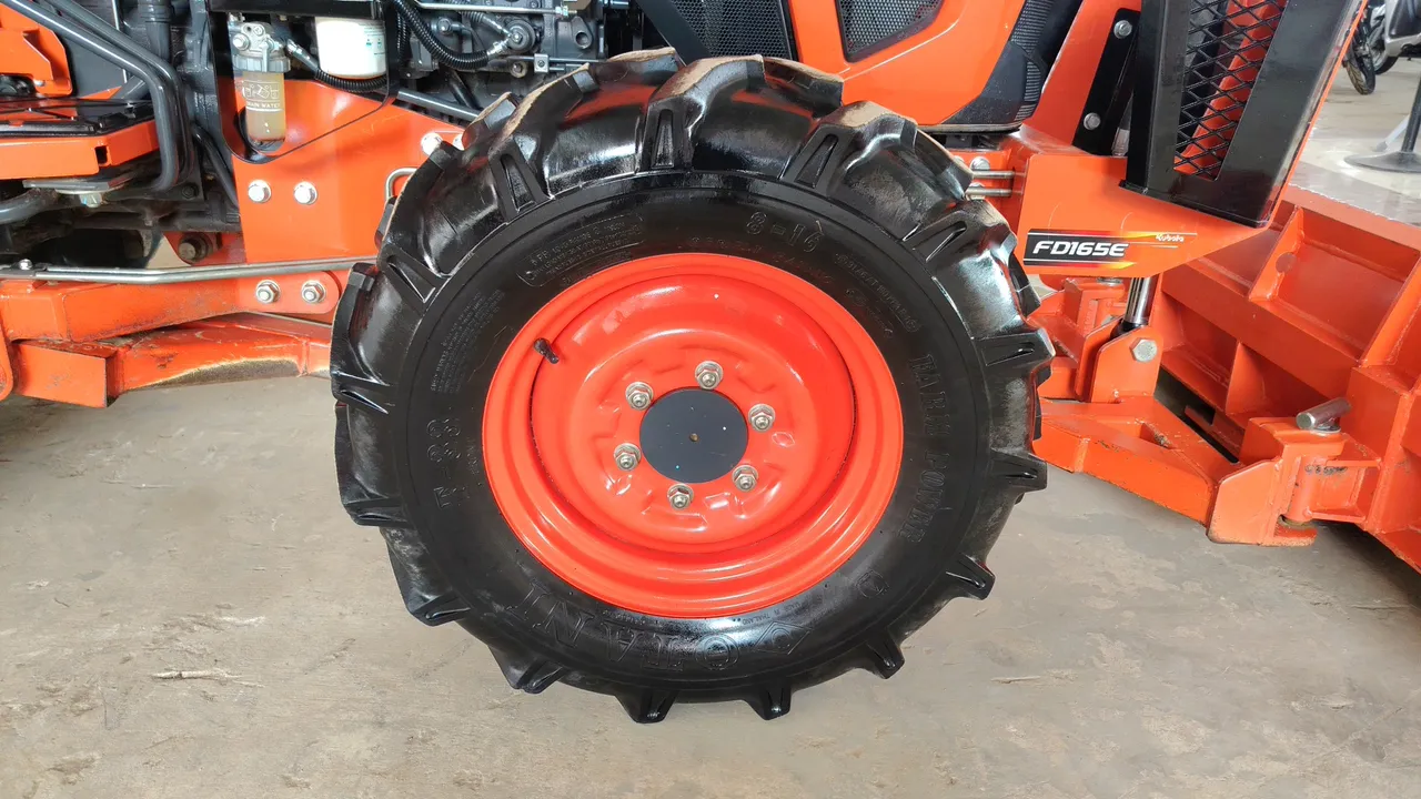 2025 Kubota L4028 – Wheel