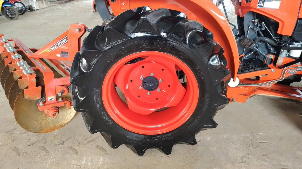 2025 Kubota L4028 – Wheel