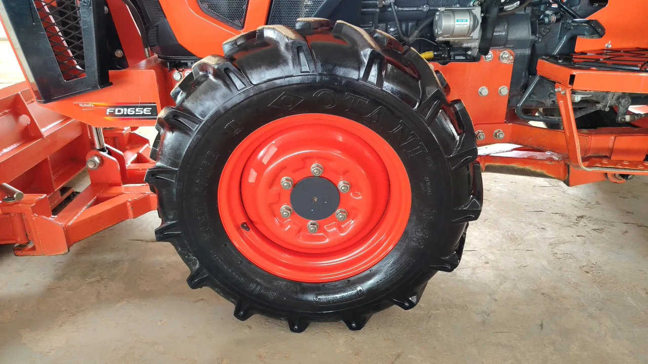2025 Kubota L4028 – Wheel