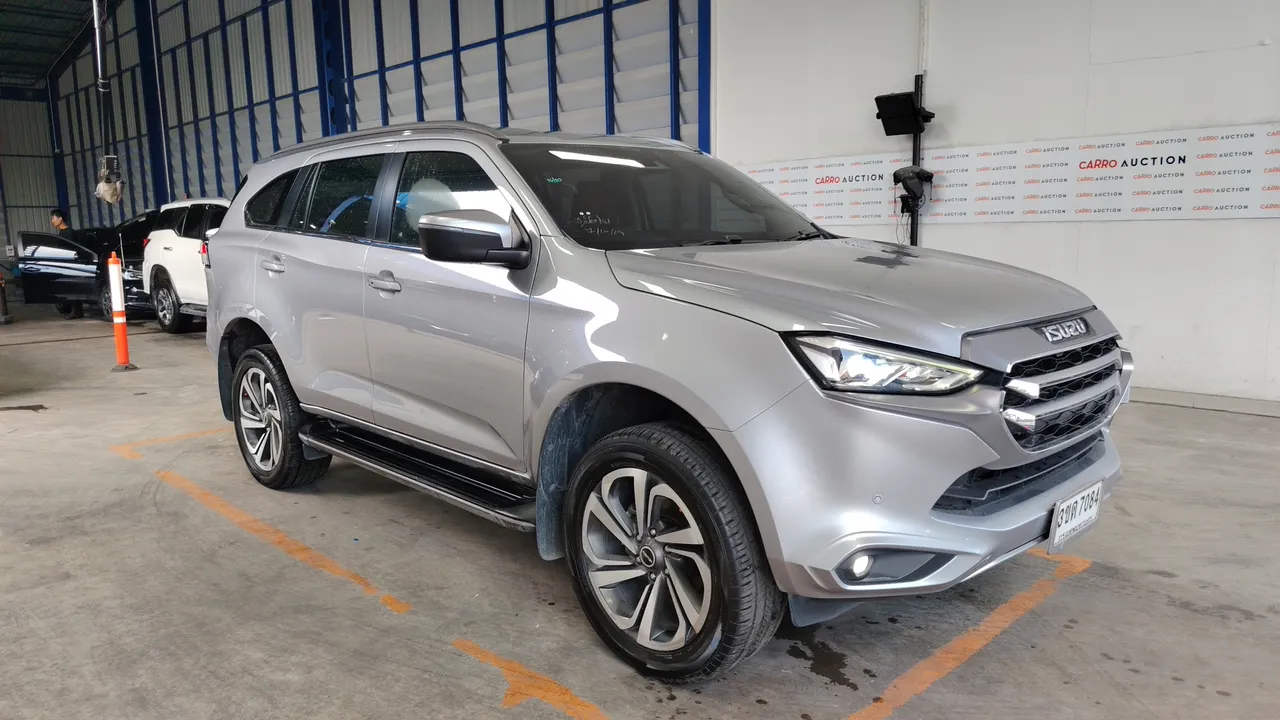 2022 Isuzu MU-X – Exterior