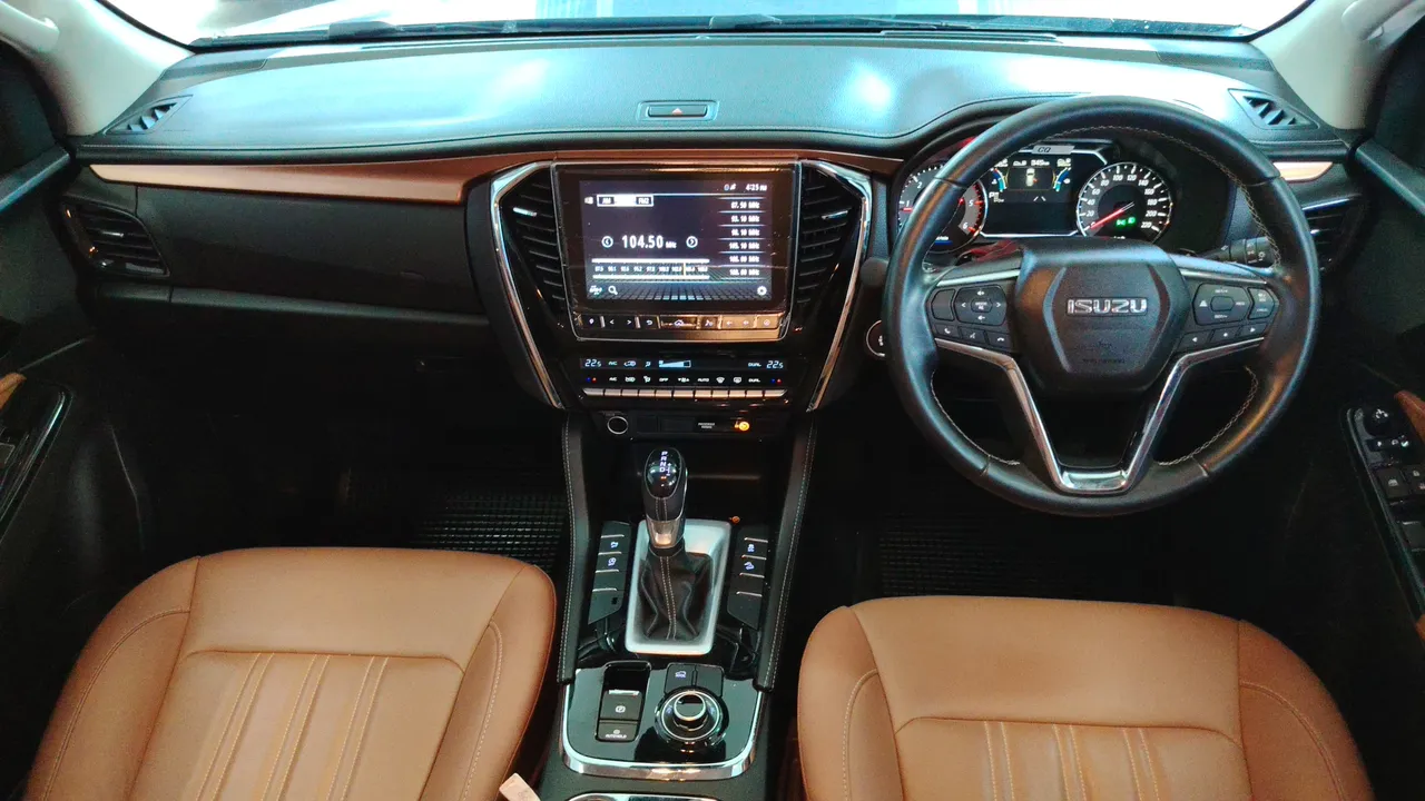 2022 Isuzu MU-X – Exterior