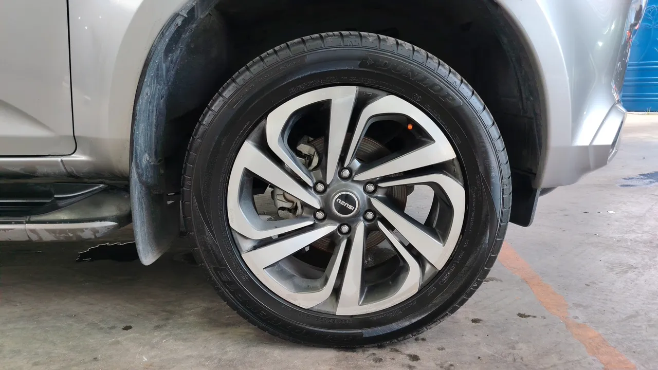 2022 Isuzu MU-X – Exterior