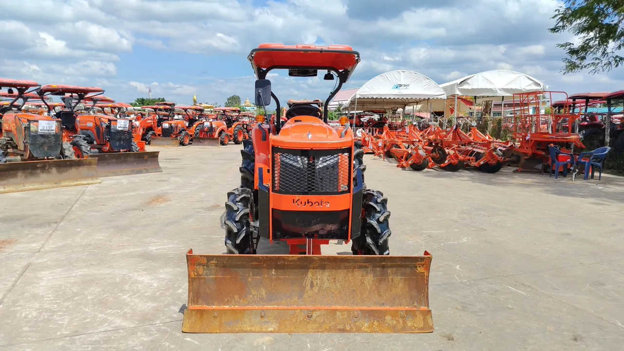 2016 Kubota L4028 – Exterior
