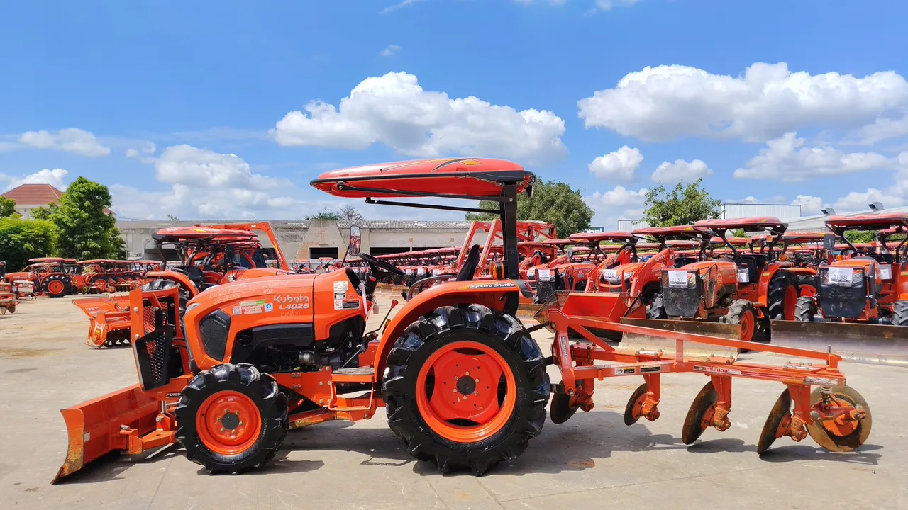 2016 Kubota L4028 – Exterior