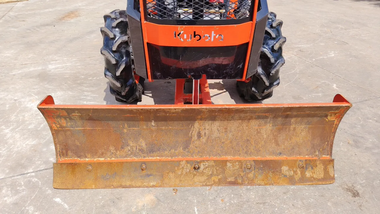 2016 Kubota L4028 – Exterior