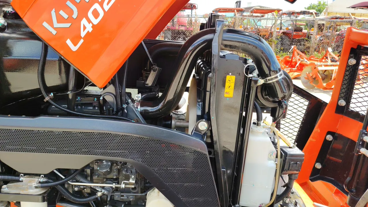 2016 Kubota L4028 – Exterior