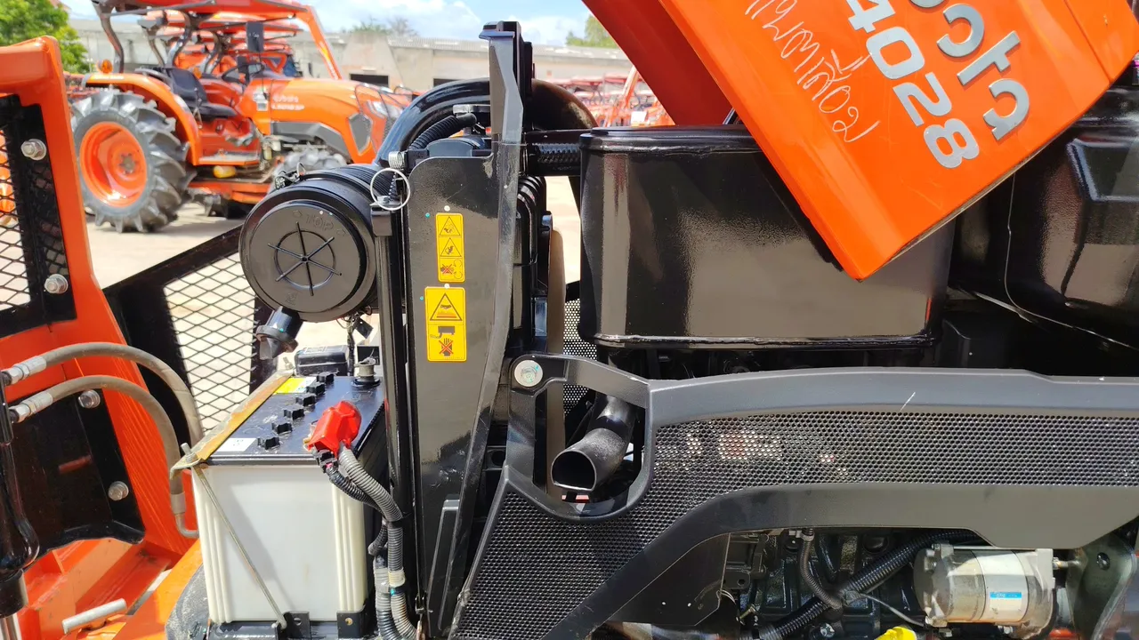2016 Kubota L4028 – Exterior