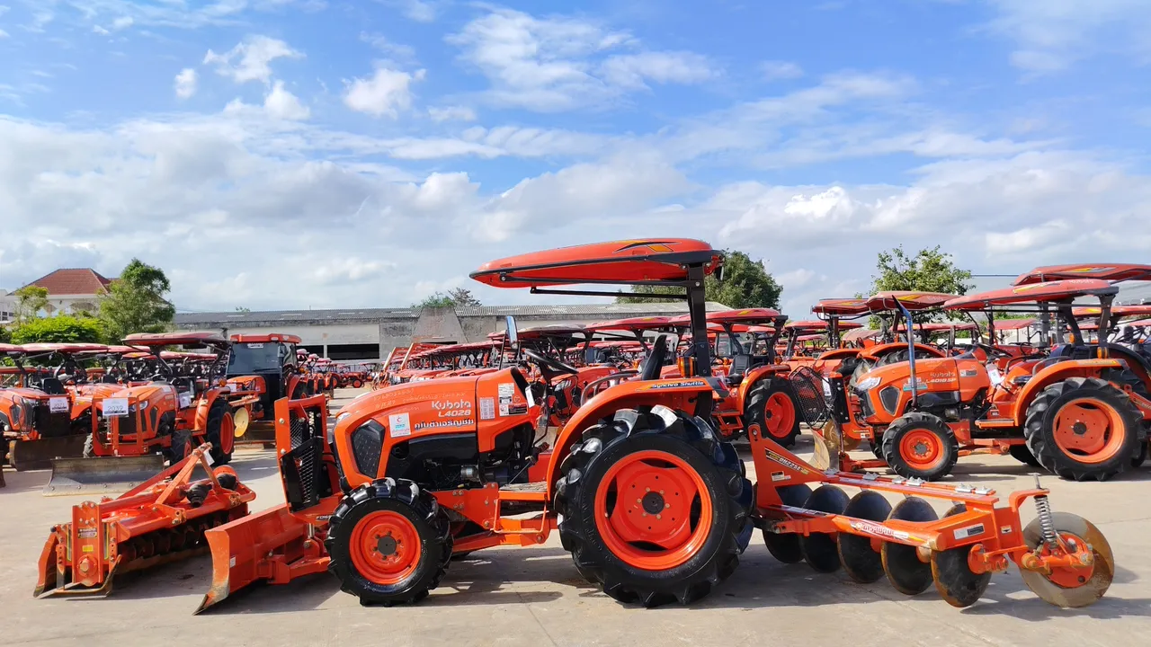 2016 Kubota L4028 – Exterior