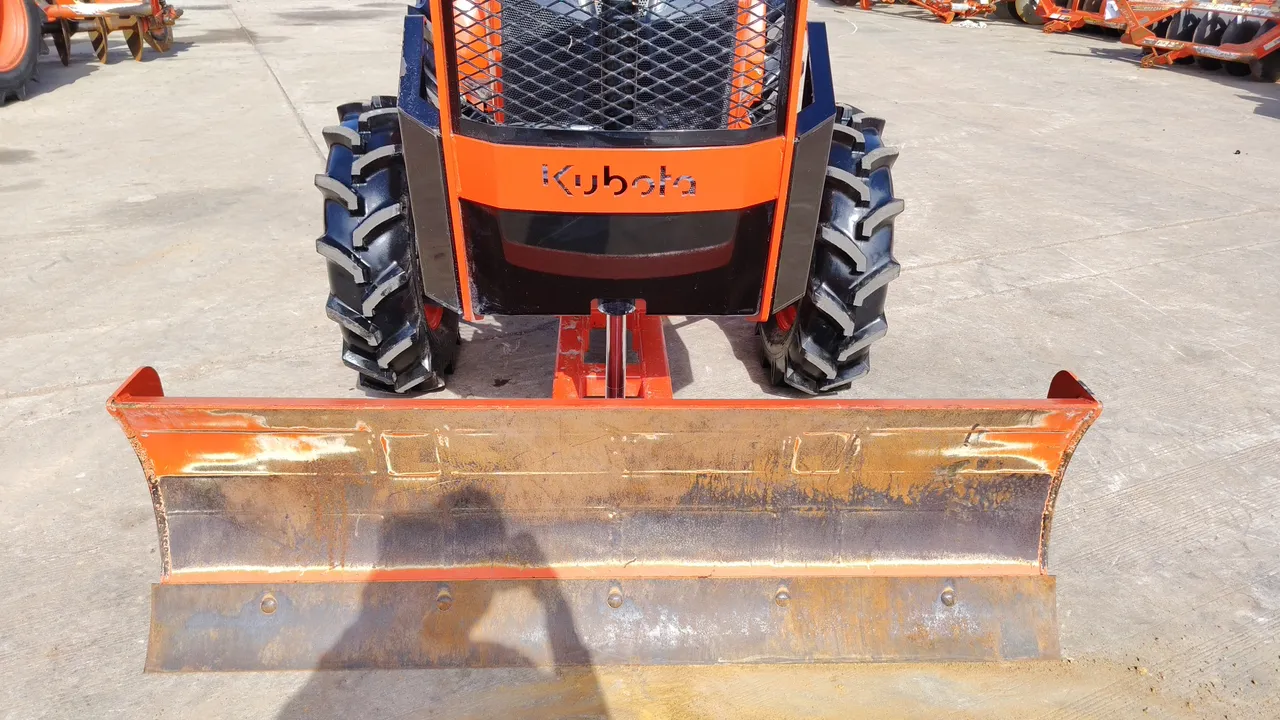 2016 Kubota L4028 – Exterior