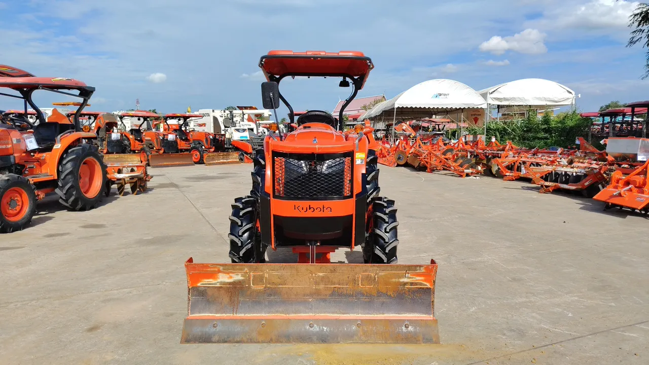 2016 Kubota L4028 – Exterior