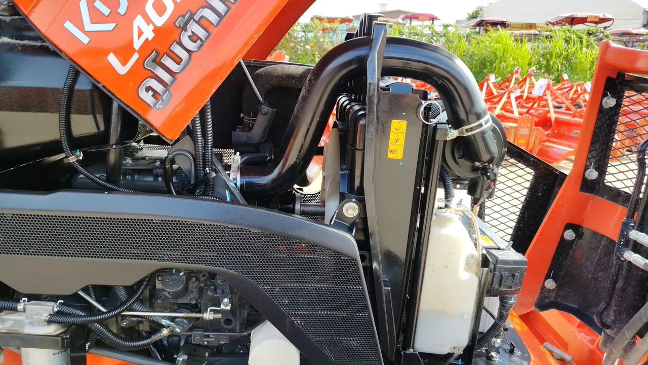 2016 Kubota L4028 – Exterior