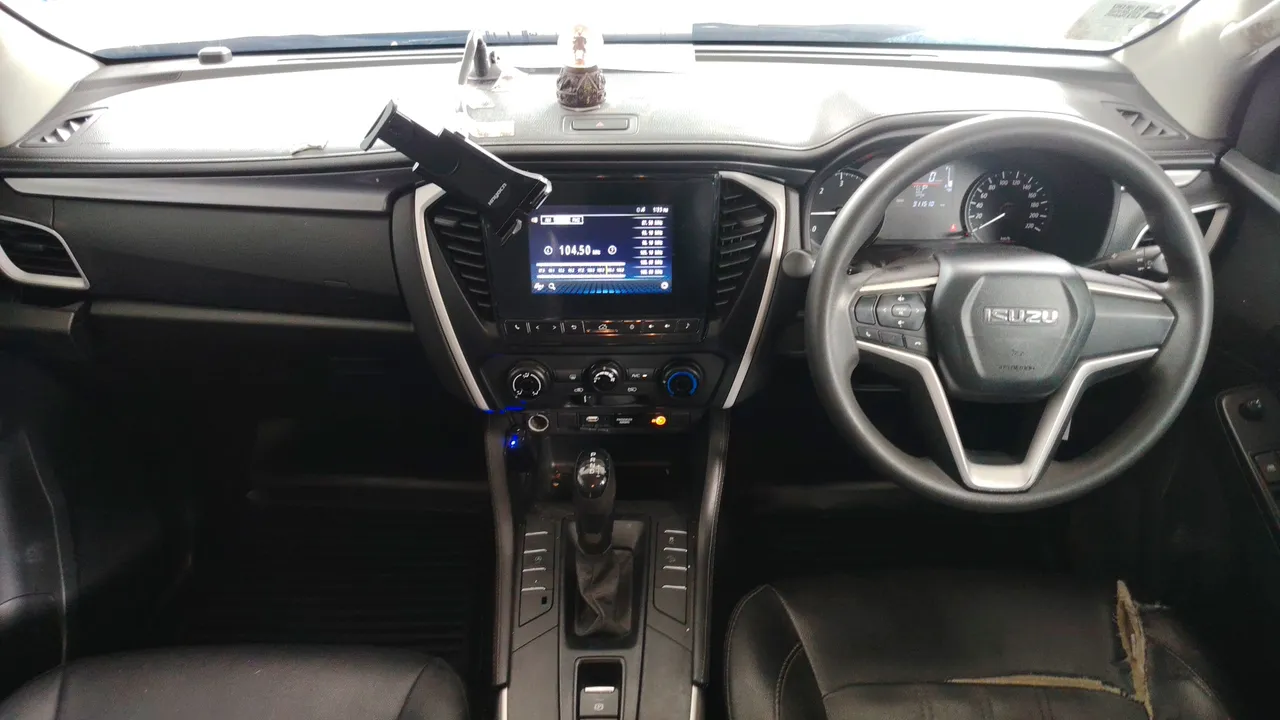2022 Isuzu MU-X – Exterior