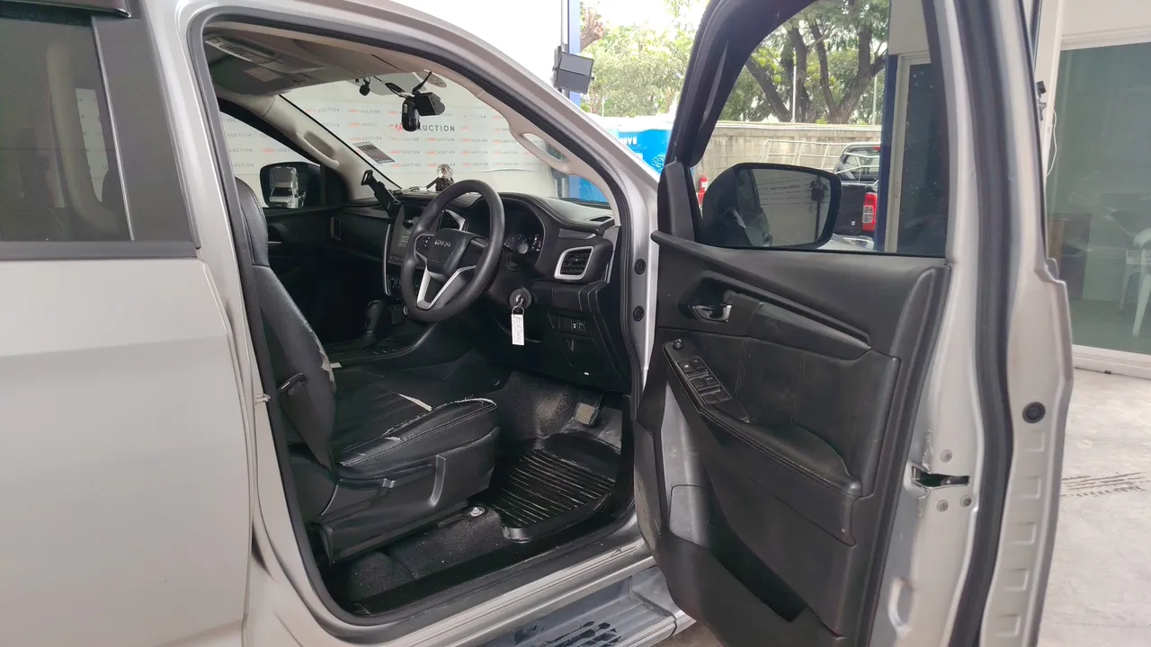 2022 Isuzu MU-X – Exterior