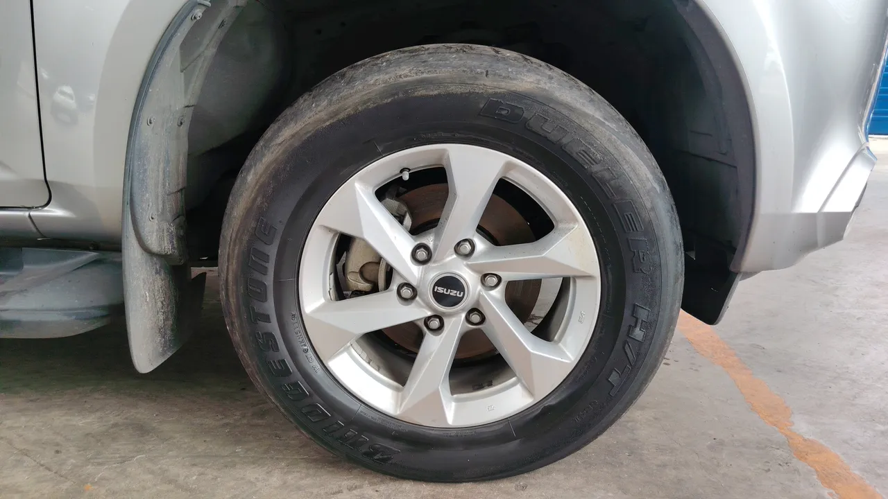 2022 Isuzu MU-X – Exterior