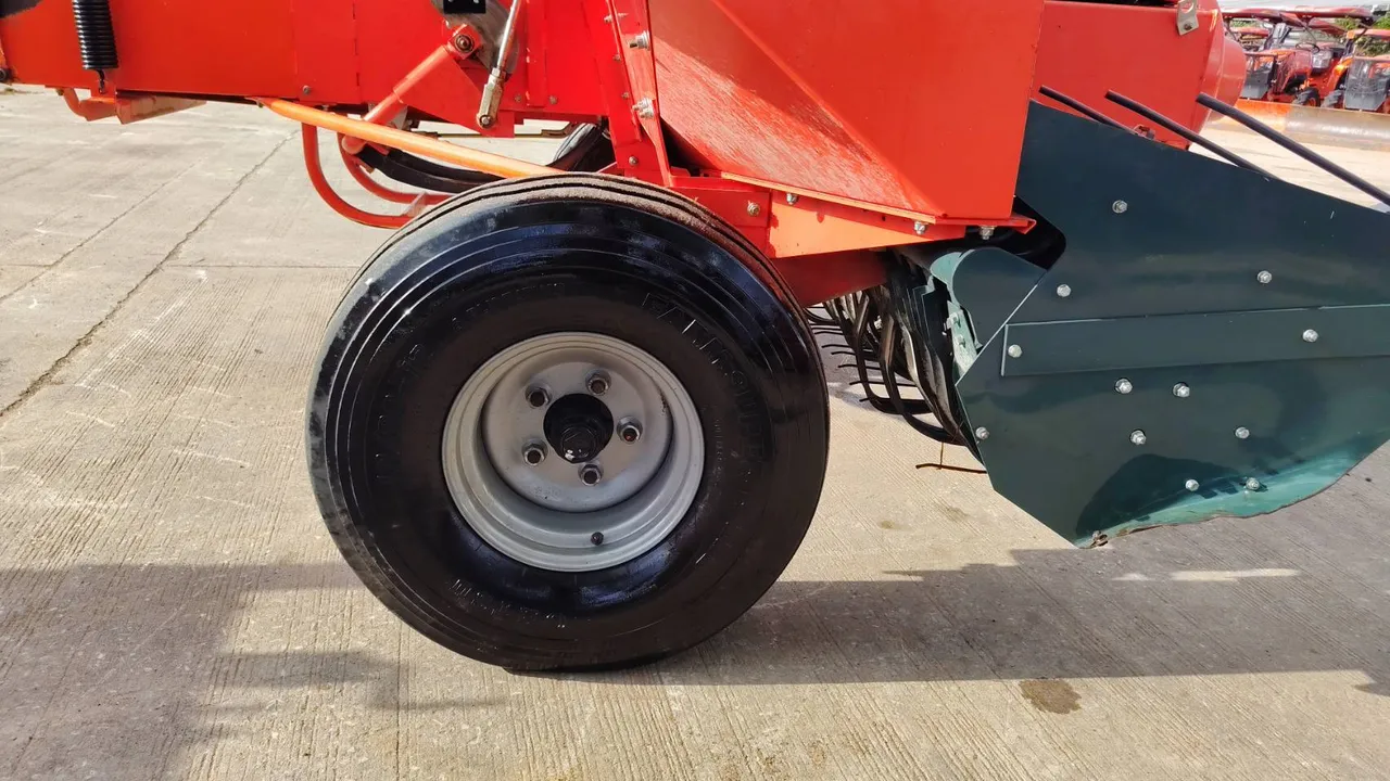 2023 Kubota HB135 – Side