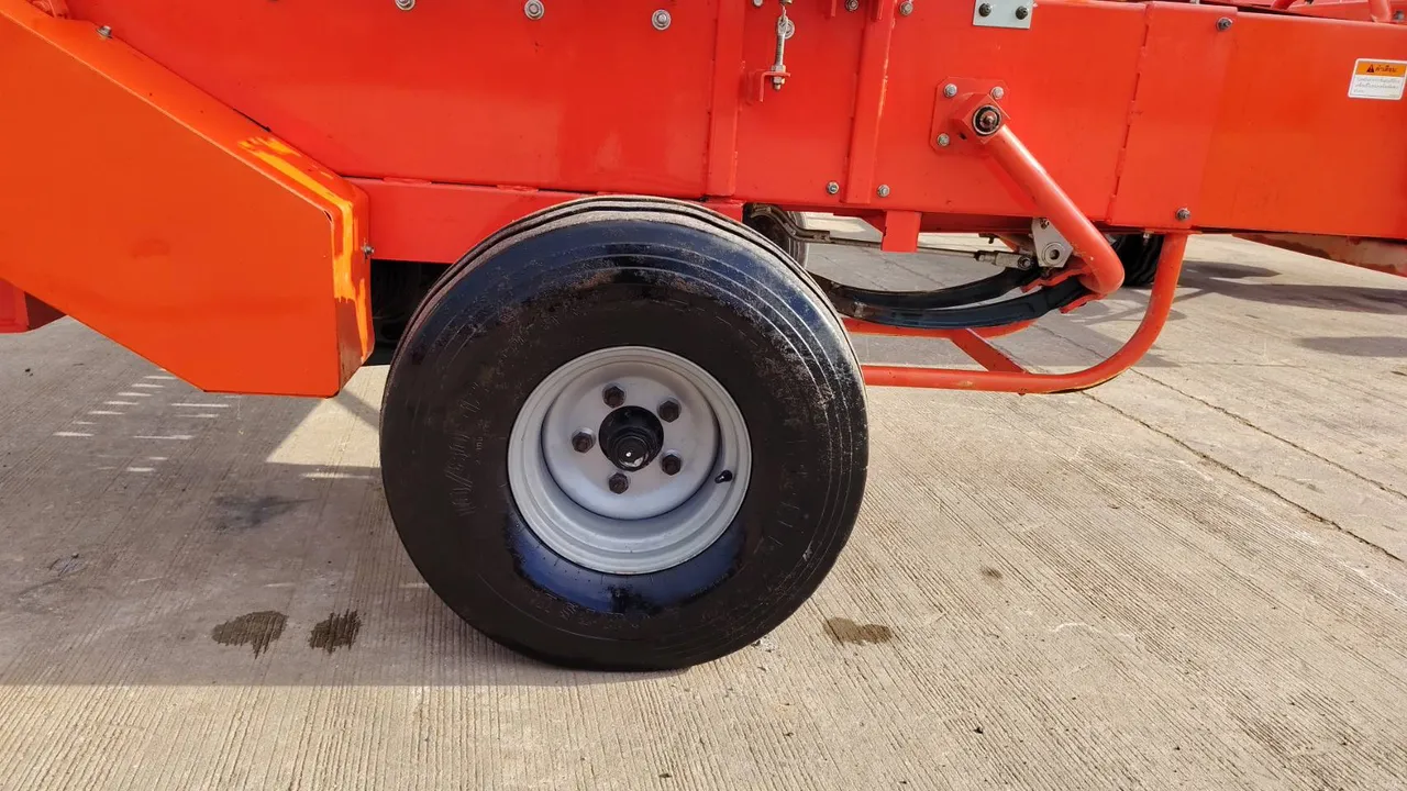 2023 Kubota HB135 – Side