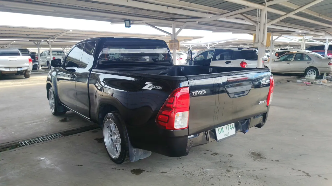 2019 Toyota Hilux Revo – Back