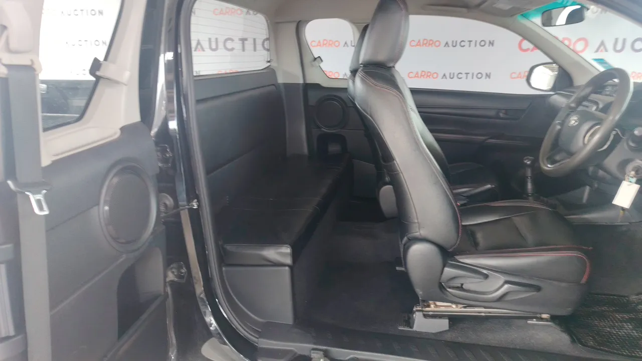 2019 Toyota Hilux Revo – Back