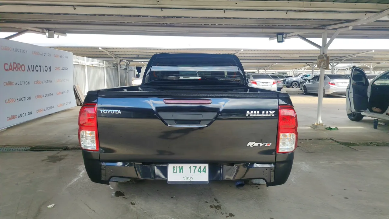 2019 Toyota Hilux Revo – Back