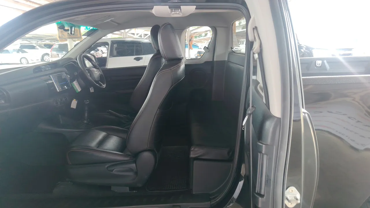 2019 Toyota Hilux Revo – Back