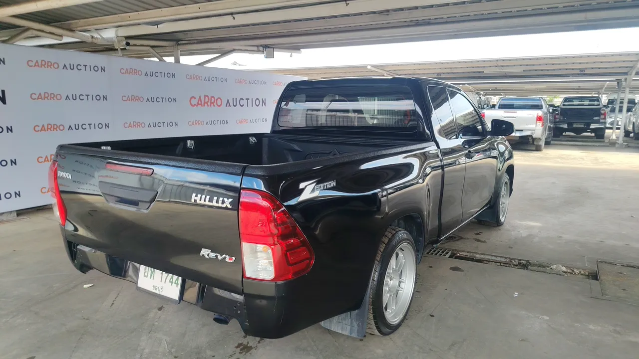 2019 Toyota Hilux Revo – Back