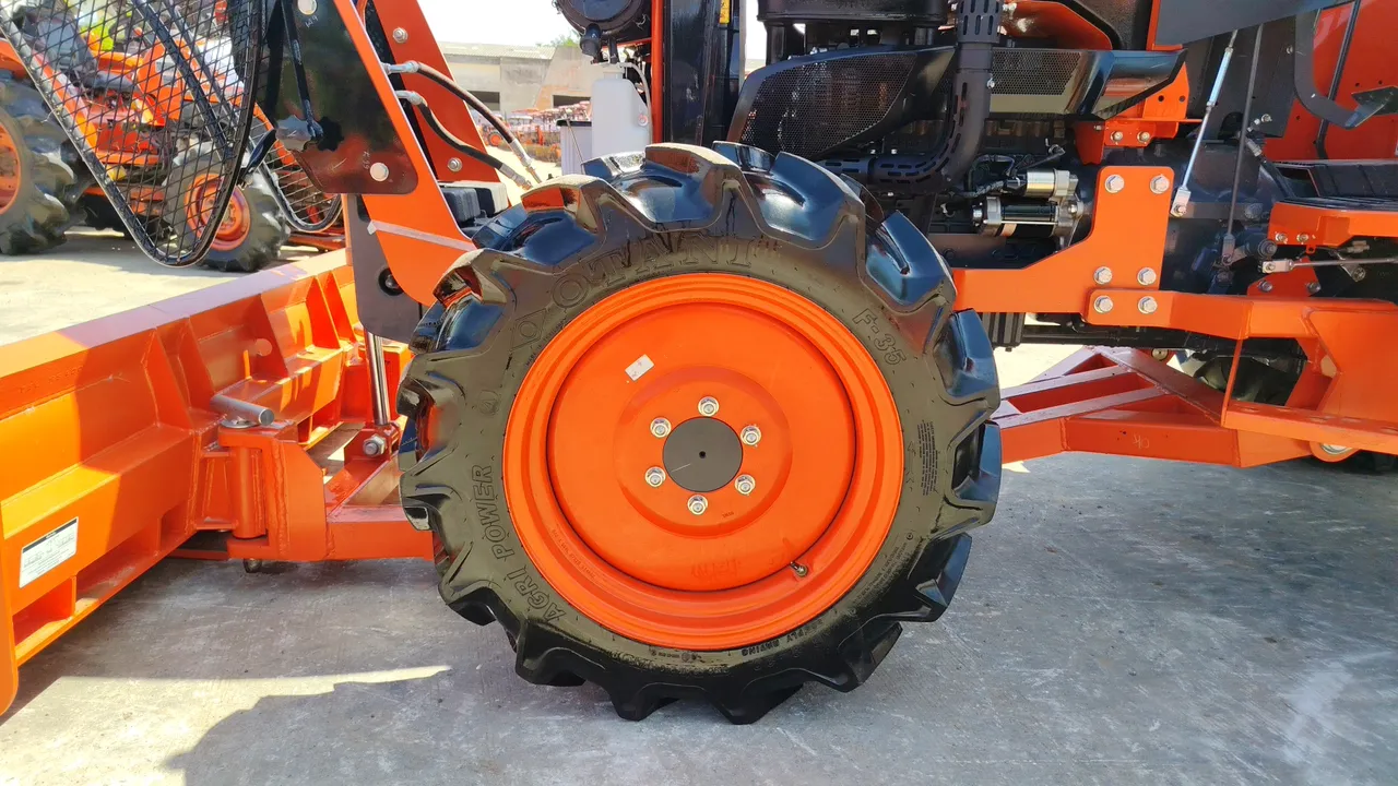 2025 Kubota MU4902-B – Exterior