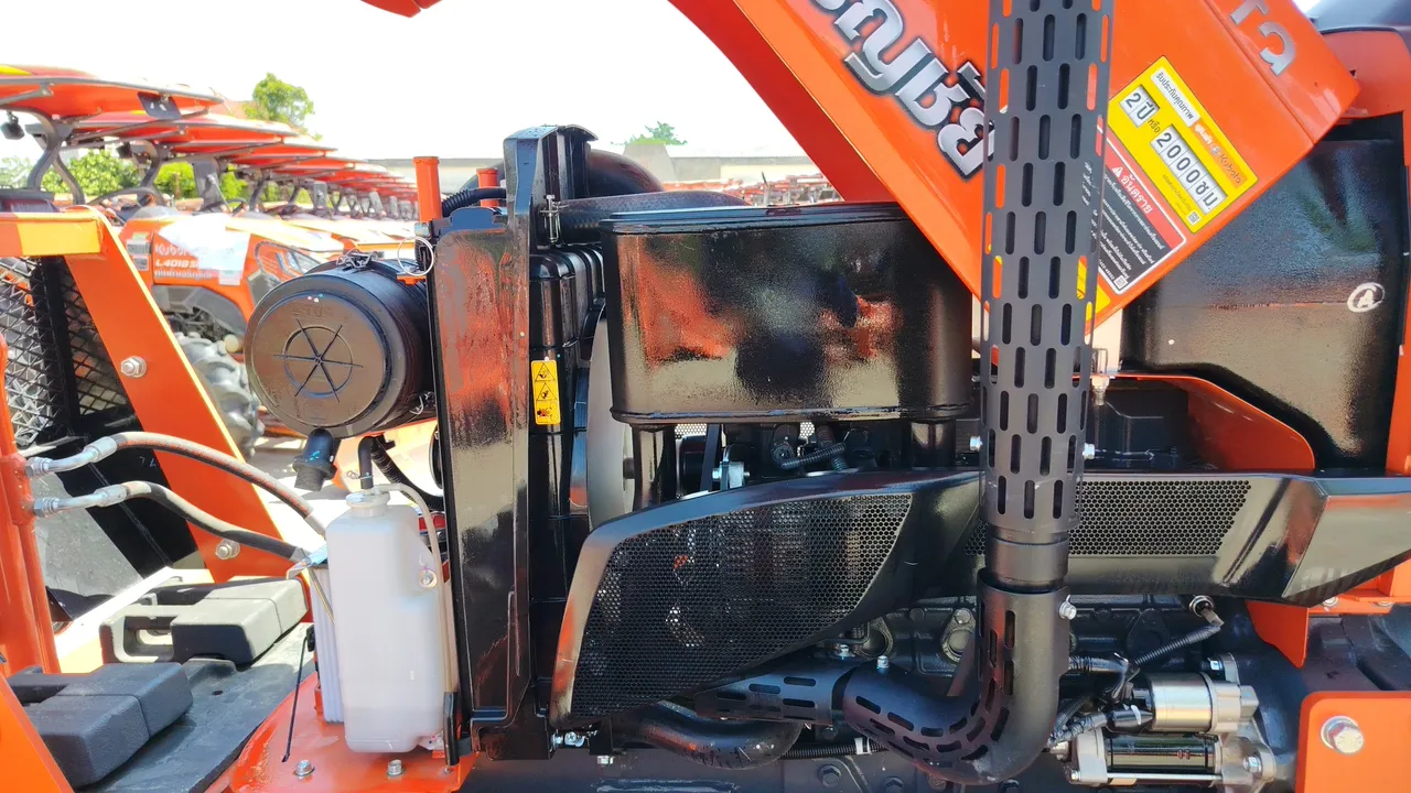 2025 Kubota MU4902-B – Exterior