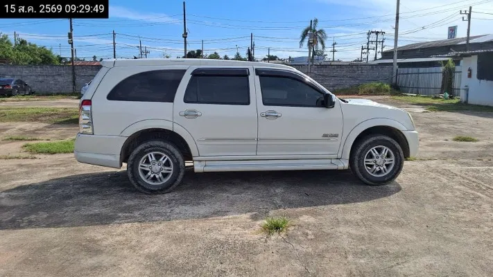 2009 Isuzu MU-7 – 8