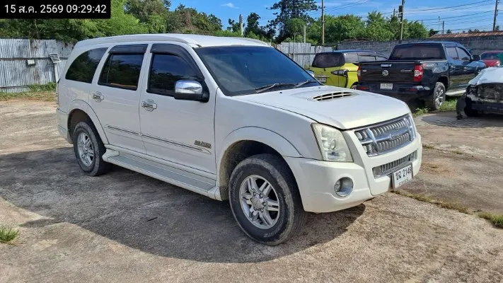 2009 Isuzu MU-7 – 3