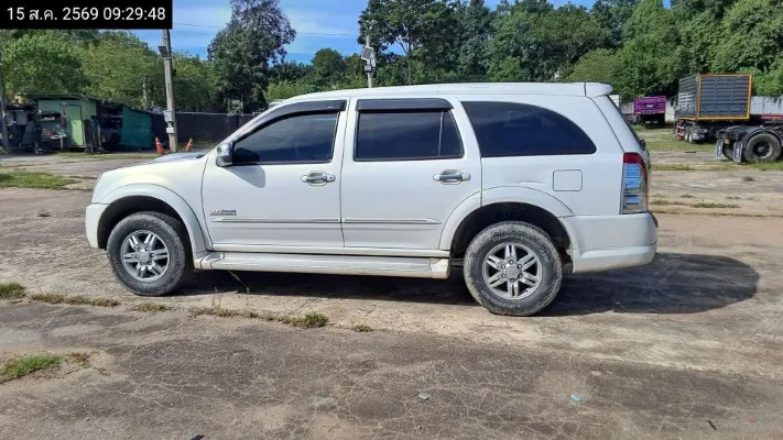 2009 Isuzu MU-7 – 7