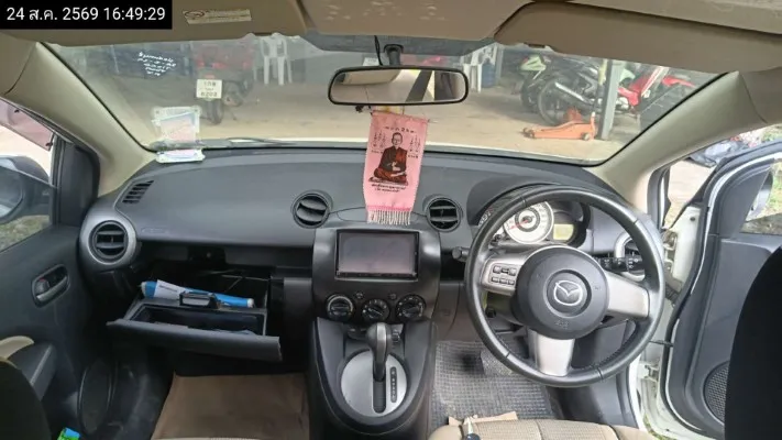 2011 Mazda Mazda2 – 12