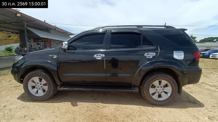 2005 Toyota Fortuner – 7