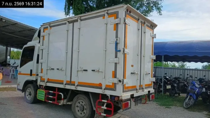 2022 Isuzu NLR – 6