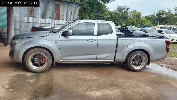 2020 Isuzu D-Max – 7