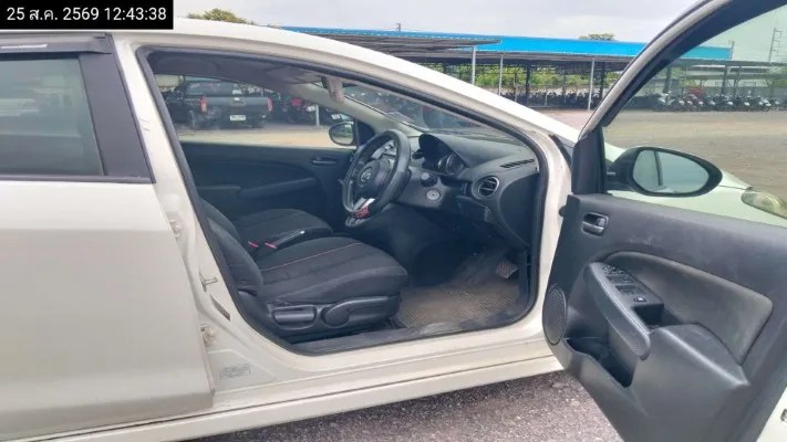 2014 Mazda Mazda2 – 11