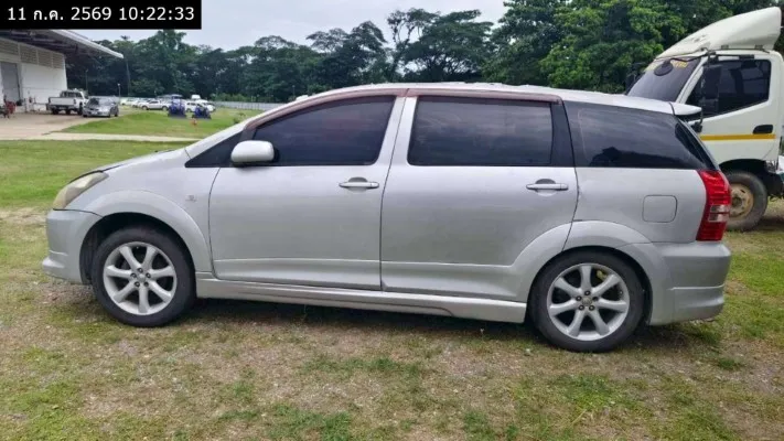 2004 Toyota Wish – 7