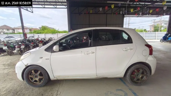 2010 Toyota Yaris – 7