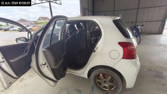 2010 Toyota Yaris – 10