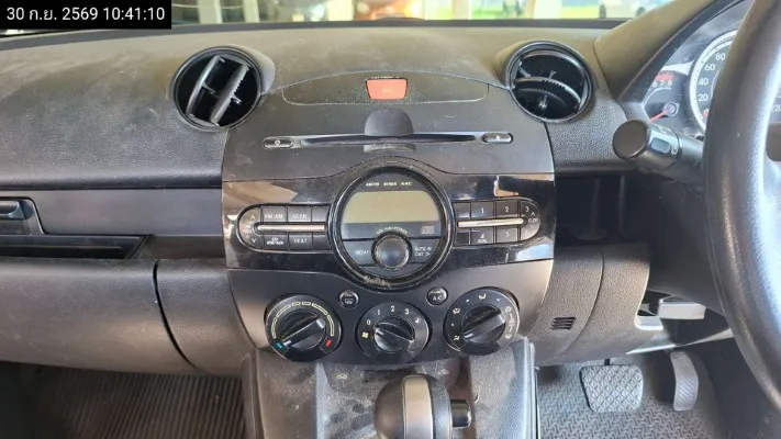 2013 Mazda Mazda2 – 11