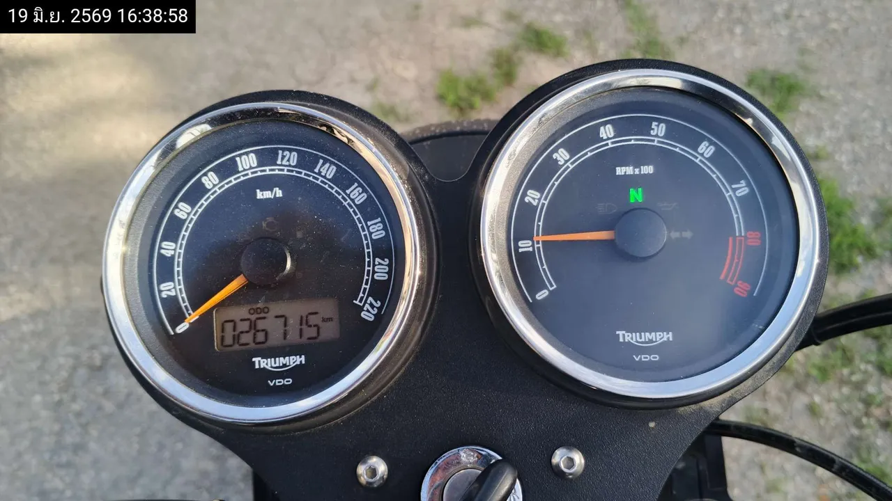 2016 Triumph Bonneville T100 – 10