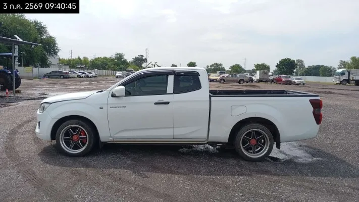 2022 Isuzu D-Max – 7